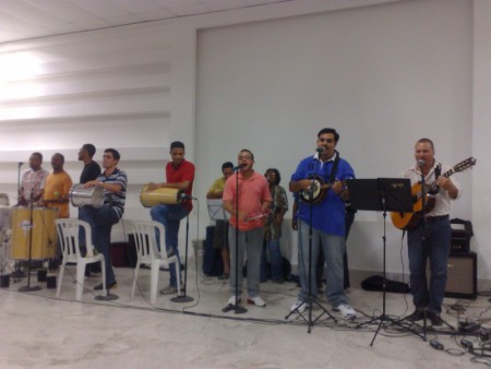 Grupo Akalanto'Adona e Frutos do Louvor